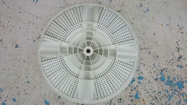 洗濯機オーバーホール工事(驚き!洗濯槽の裏側って・・・)